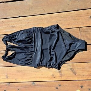 CUPSHE WOMAN'S SWIMSUIT  SIZE L. BLACK ONE PIECE.